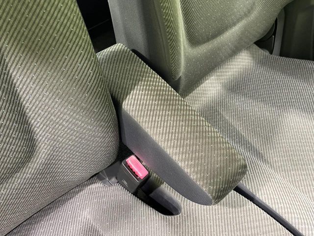 【アームレスト】運転中の身体の負担を軽減してくれるアームレストを装備♪