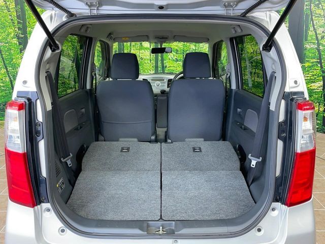 普段のお買い物や通勤、送迎等に十分な荷室スペースを確保しております。セカンドシートを倒すと、大きな荷物の積載も可能です♪