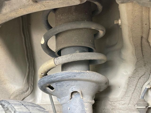 お車を安心してお乗りいただく為には、足回りの定期点検が欠かせません。サービスサポート（有償保証）では無料点検もご提供しており、安心のカーライフをお過ごしいただけるサポート体制が整っています。