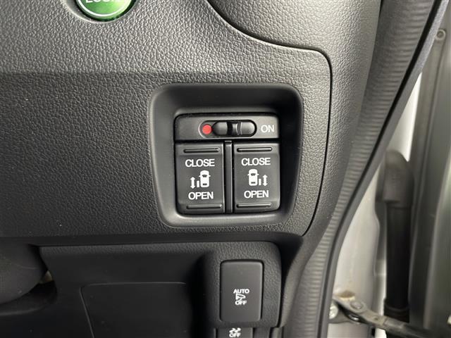 【運転席操作部】快適なドライブを楽しむための機能が装備されています！運転席から触れるので、使いやすいです！除菌プランいれていただくと、さらに清潔で安心していただけます！