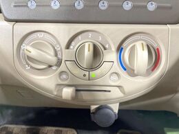 寒い冬も暑い夏も全席に快適な空調を届けてくれる、ダイヤル式エアコンを装備♪