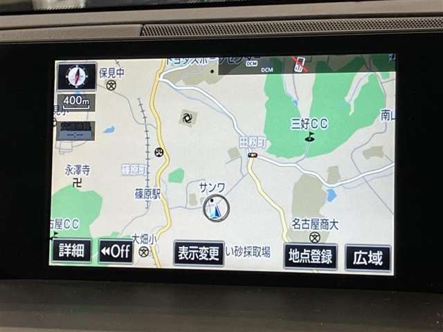純正ナビを装備。タッチパネル式で使いやすく、お出かけもラクラクです。