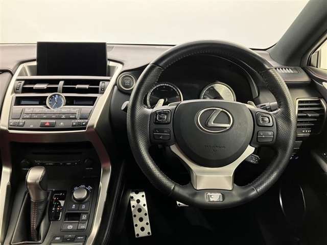 見通しのよいすっきりとした視界で、誰でも運転しやすいです。運転のしやすさは疲れにくさにも繋がりますよ♪