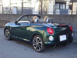 電動オープンカーです。スイッチ一つで電動でオープンが可能です。