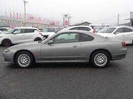 九州トップクラスの大型展示場で高品質車を常時200台を展示しております。当店の他展示車もご覧ください。