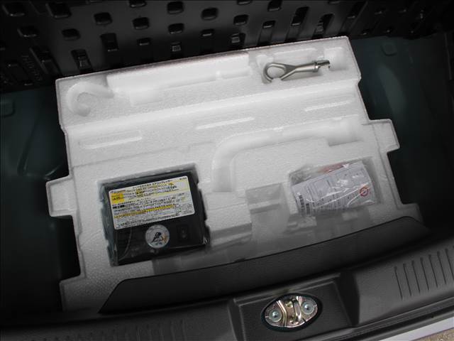 突然のパンクでお困りになった事はございませんか?今のお車はスペアタイヤがほとんど付いておりません。ケイカフェは万が一の事態に備えてオリジナルパンク保証もご用意しております。お気軽にご相談下さい！