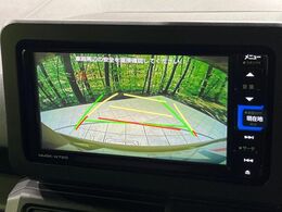 【バックカメラ】駐車時に後方がリアルタイム映像で確認できます。大型商業施設や立体駐車場での駐車時や、夜間のバック時に大活躍！運転スキルに関わらず、今や必須となった装備のひとつです！