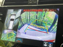 【マルチテレインモニター】車のフロントやサイドのカメラ画像を同時にモニター表示することで、悪路や狭い道を走行時でも周囲の状況確認ができ安心！本格SUVにうれしい装備です♪
