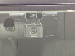 【ドライブレコーダー】安心・安全なカーライフに必須のドライブレコーダーを装備！走行中はもちろん、あおり運転や事故に遭遇した際の状況も映像で記録し、万一のリスクに備えます。