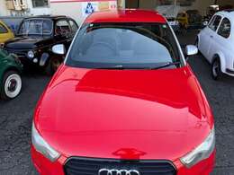 パドルシフト付き3本本革巻スポークマルチファンクションスポーツステアリング、チェッカーフラッグデザインフロアマットなどなど