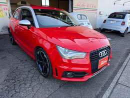 キセノン、コントラストルーフ、同色ミラーハウジンング、S lineルーフスポイラー、5アーム専用デザインの18インチアルミホイール。