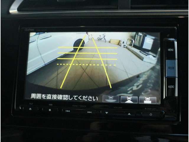 バックカメラが装備されており、後方の安全確認はもちろんのこと狭い場所での駐車や雨の日・夜間など視界の悪いコンディションでのストレスの軽減にもなります！