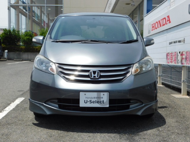 車輌正面です！当店はサービス工場を併設しておりますのでご購入後のアフターフォローを
