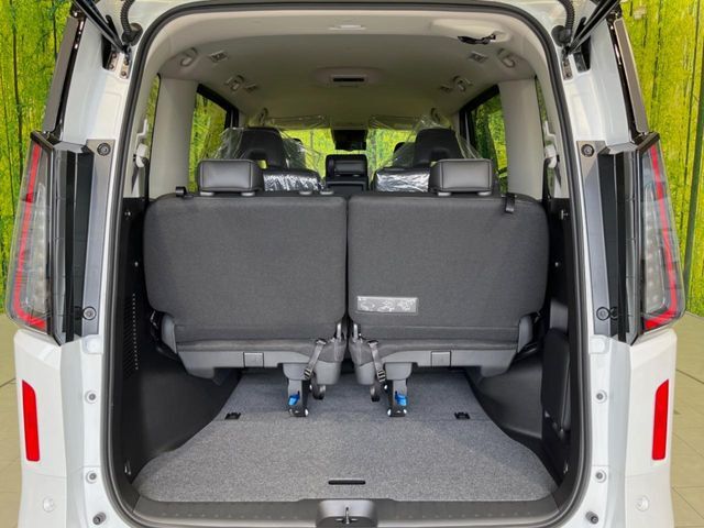 普段のお買い物や通勤、送迎等に十分な荷室スペースを確保しております。セカンドシートを倒すと、大きな荷物の積載も可能です♪