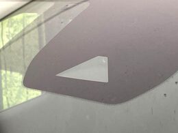 【インテリジェントエマージェンシーブレーキ】フロントカメラで前方の車両や歩行者を検知。衝突しそうな時は衝突被害軽減ブレーキが作動、衝突回避をサポート。より安全にドライブをお楽しみいただけます。