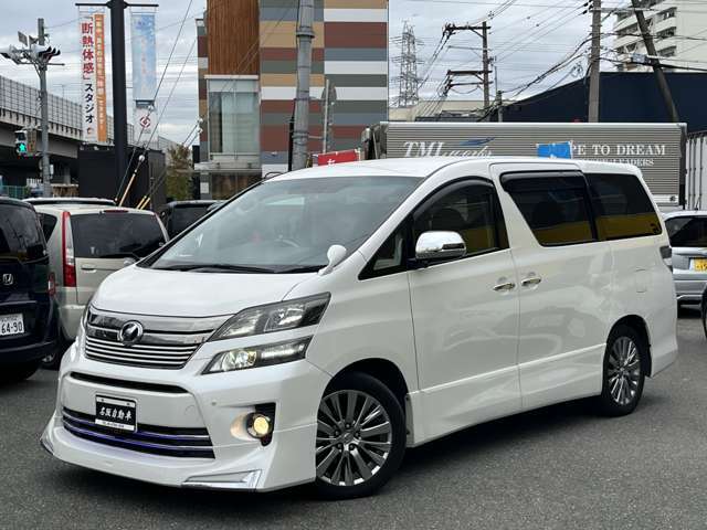 自動車の販売を始めて40年の経験を活かし、より良い車をより安くをモットーに内外装は勿論、エンジン、ミッション、電装関係に至るまで1台1台丁寧にチェックしてから仕入れ、充分な試乗と点検をして展示しています