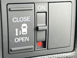 【パワースライドドア】小さなお子さまでも、助手席側のスライドドアはボタン一つで乗り降りラクラクです！両手に荷物を抱えている時でもボタンを押せば自動で開閉してくれます。