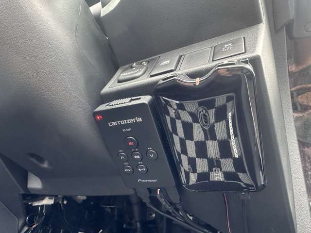 ●〇ETC車載器つき〇●ETCがあれば高速道路の料金所もスムーズになります！隣はドライブレコーダー操作用のリモコンとなります！