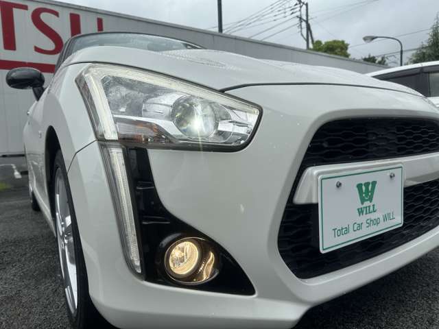 明るいLEDヘッドライトです！バンパーまで伸びるポジションランプがローブの特徴です！