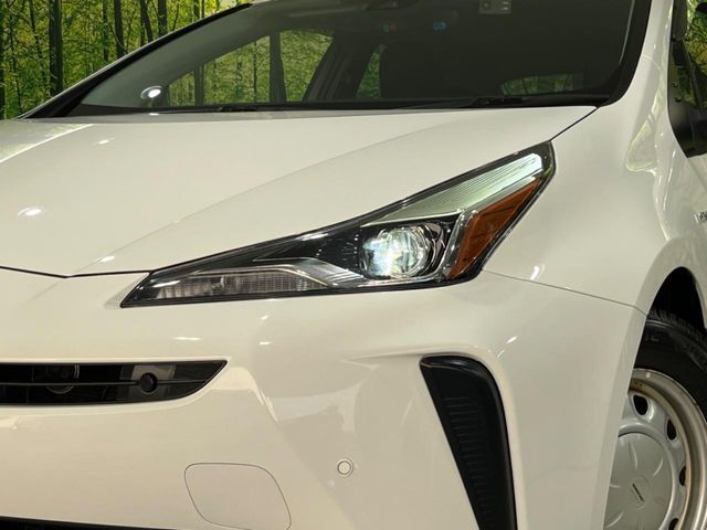【LEDヘッドライト】悪天候や夜間走行時も良好な視界を確保し安心して運転できる高輝度LEDヘッドライトを装備！点灯速度が早く、消費電力も抑えられています。