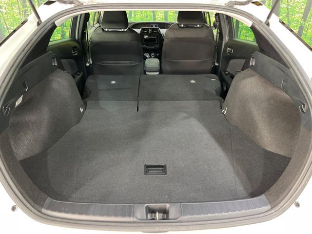 普段のお買い物や通勤、送迎等に十分な荷室スペースを確保しております。セカンドシートを倒すと、大きな荷物の積載も可能です♪