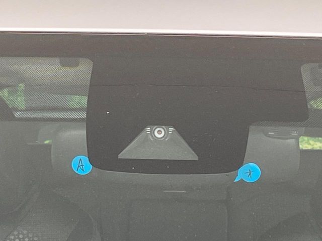 【トヨタセーフティセンス】走行中に前方の車両等を認識し、衝突しそうな時は警報とブレーキで衝突回避と被害軽減をアシスト。より安全にドライブをお楽しみいただけます。