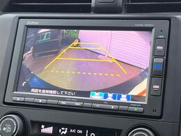 【バックカメラ】駐車時に後方がリアルタイム映像で確認できます。大型商業施設や立体駐車場での駐車時や、夜間のバック時に大活躍！運転スキルに関わらず、今や必須となった装備のひとつです！