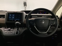 ホンダ純正ディスプレイオーディオ搭載です。ドライブのお供に。