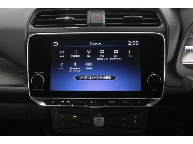 純正9型SDナビで、フルセグTV・Bluetooth接続・HDMI接続・ミュージックサーバー・ラジオなどなど。これだけ揃えば十分ですね。