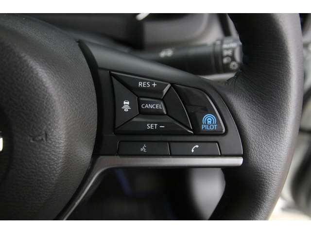 プロパイロット機能も装備されております！同一車線運転支援技術ですので高速道路でのアクセル、ブレーキ、ステアリングを自動で制御してくれます！