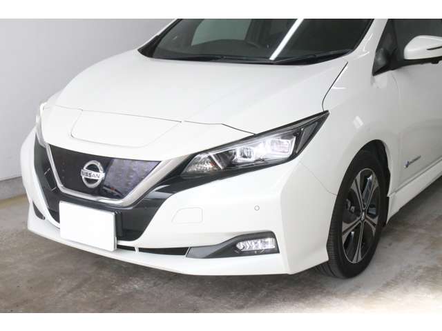 LEDヘッドライトに加えフォグランプも装備されておりますので、夜間もとても明るく安心して走行できますね！さらにオートライトも装備されておりますので自動で点灯・消灯してくれます！