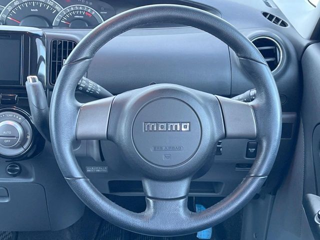 ステアリングも使用感が少なく、きれいな状態となっております♪