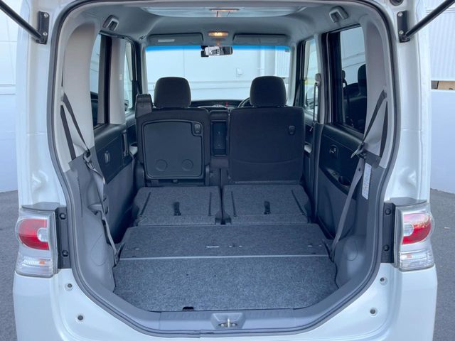 普段のお買い物や通勤、送迎等に十分な荷室スペースを確保しております。セカンドシートを倒すと、大きな荷物の積載も可能です♪