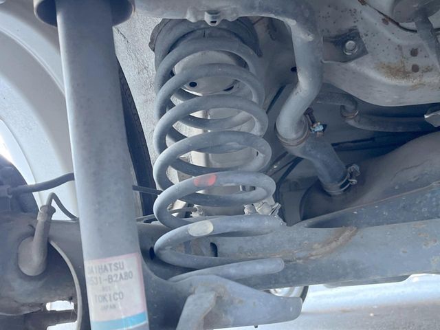 お車を安心してお乗りいただく為には、足回りの定期点検が欠かせません。サービスサポート（有償保証）では無料点検もご提供しており、安心のカーライフをお過ごしいただけるサポート体制が整っています。