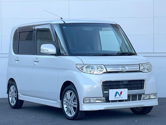 高透明度のガラス皮膜で撥水はもちろん、上質なツヤ・光沢を実現。紫外線や酸性雨から大切な愛車を保護し、色あせ・劣化を防止。「弾スプラッシュコート」、「弾プリミッサコート」からお選びいただけます。