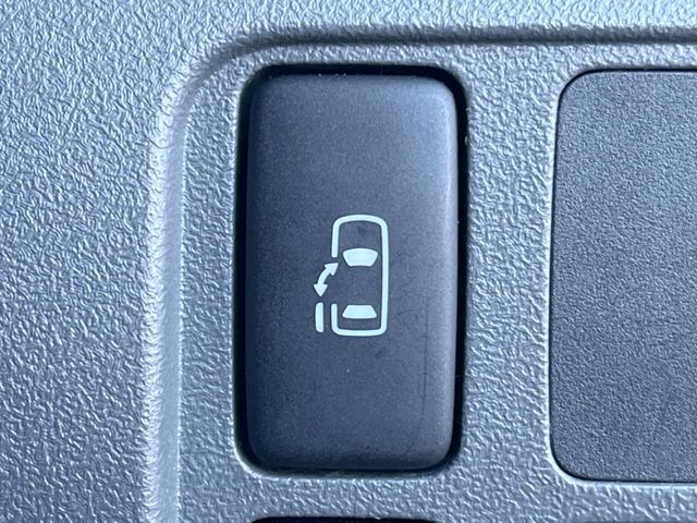 【パワースライドドア】スマートキーや運転席のスイッチでスライドドアの開閉が可能♪電動だから力を入れてドアを開ける必要が無く、小さいお子様でも、重い荷物を持っている時もラクに開け閉めできます♪