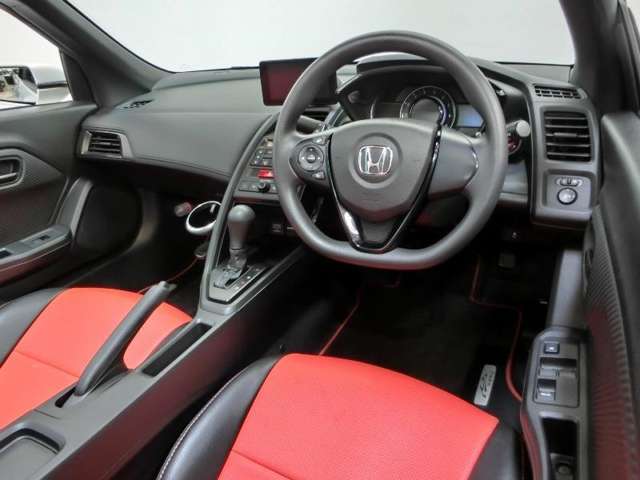毎日の運転を快適にする、使いやすさとデザイン性が両立したコックピット。