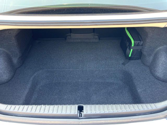 普段のお買い物や通勤、送迎等に十分な荷室スペースを確保しております。