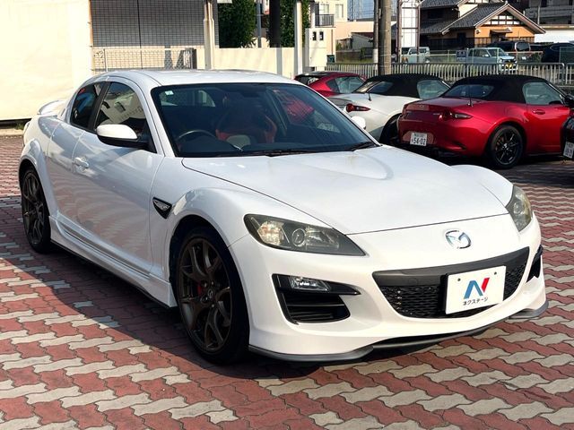 大好評のボディコーティング「弾スプラッシュコート」もご納車までに施工可能。通常のガラスコートと異なる、耐久年数6年の無機質ガラスコーティングが、ボディをキレイな状態に保ってくれます。