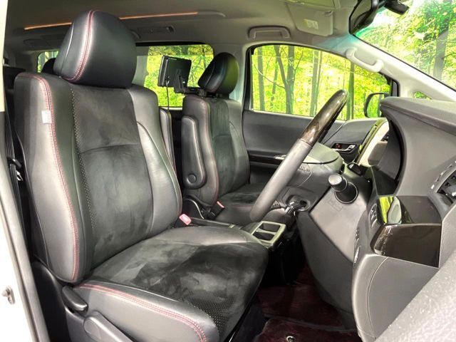 運転席シート廻りは使用感も少なく、良好な状態となっています。丁寧に使われていたことがよくわかりますね。