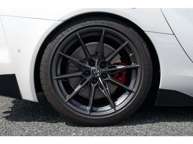 ■リアタイヤ：MICHELIN PILOT Super Sport 275/35 ZR 19 100Y