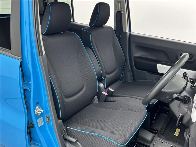 【運転席】座り心地が良いシートなので長時間の運転でも快適にお過ごしいただけます。新品のフロアマットのご注文も可能です。掲載箇所以外にご希望の写真がございましたらお気軽にお問い合わせ下さい。