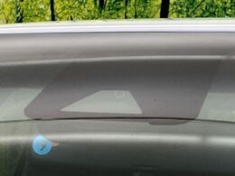 【トヨタセーフティセンス】走行中に前方の車両等を認識し、衝突しそうな時は警報とブレーキで衝突回避と被害軽減をアシスト。より安全にドライブをお楽しみいただけます。