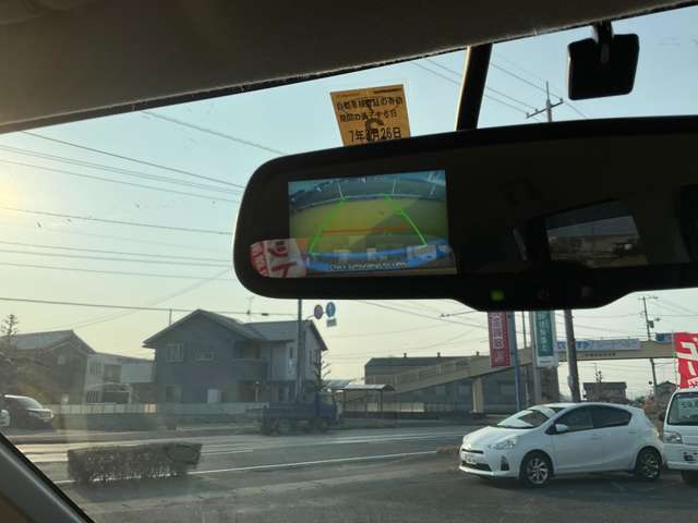 便利なミラー連動のバックカメラ付で御座います☆これでバック駐車が苦手な方も安心ですね☆
