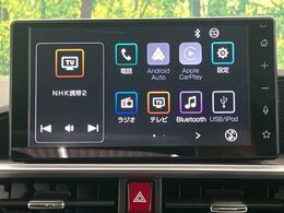 【ディスプレイオーディオ】お手持ちのスマートフォンとの連携で、ナビや音楽再生など各種アプリを使用可能。スマホに近い感覚でお使いいただけます♪