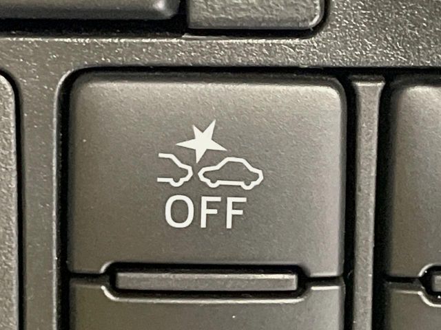 【スマートアシスト】走行中に前方の車両等を認識し、衝突しそうな時は警報とブレーキで衝突回避と被害軽減をアシスト。より安全にドライブをお楽しみいただけます。