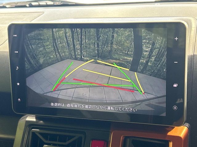 【バックカメラ】駐車時に後方がリアルタイム映像で確認できます。大型商業施設や立体駐車場での駐車時や、夜間のバック時に大活躍！運転スキルに関わらず、今や必須となった装備のひとつです！