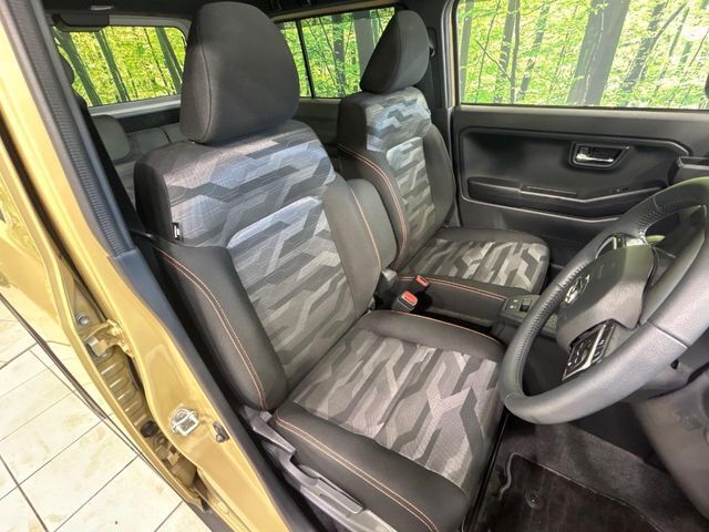 運転席シート廻りは使用感も少なく、良好な状態となっています。丁寧に使われていたことがよくわかりますね。