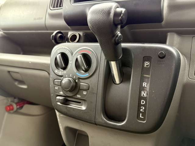 外装に傷凹みのある車両になります。現車確認をオススメしております。
