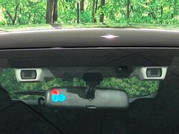 【アイサイトVer3】前方の車両等を検知し、衝突しそうな時は警報で注意を促し、ブレーキを踏む力をサポート。ブレーキを踏めなかった場合は衝突被害軽減ブレーキが作動、衝突回避をサポートします。